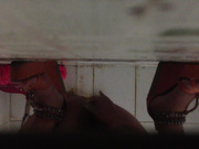 网吧厕所偷拍来月经的白虎小美女嘘嘘特意在门口等待看看她长啥样