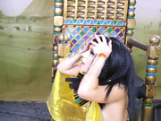 皇后里娜·埃利斯喜欢奴隶的大鸡巴疯狂暴插