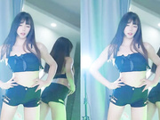 《顶流网红泄密》千元定制【咬一口兔娘】裸舞最爱还是他