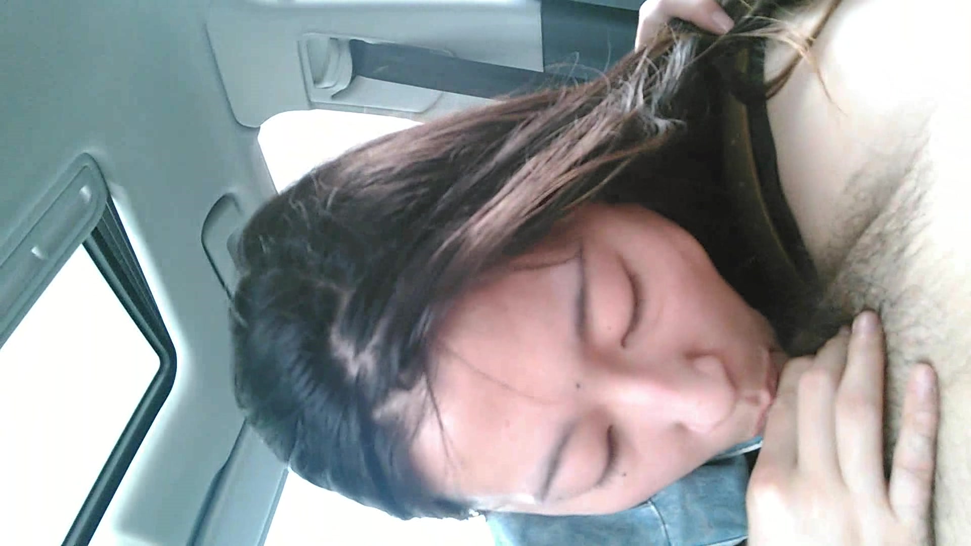 寂寞騷浪紋身妹子太饑渴校門口車上和男友玩車震 跪舔雞巴後入嘗試各種體位幹得直叫求饒 國語對白 1080P高清無水印 (2)