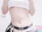 04的小朋友诱惑狼友，齐逼短裙小吊带颜值可爱诱人