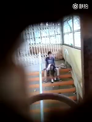 偷拍情侣废楼做爱