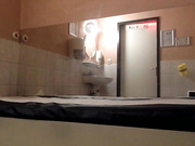 獨家推薦 小胖哥廣東出差酒店約了個170CM膚白貌美白虎混血妹子啪啪 操完一次閑聊一會後又掰開內褲幹 國語720P高清