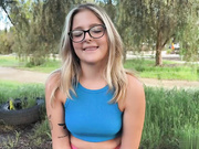 泡泡屁股新人吉尔·泰勒最喜欢在户外被指交