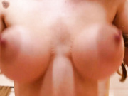 莉娜·保罗是我女朋友的丰满朋友，我刚刚把我的重担放在了她的奶子上