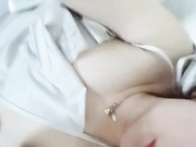 黑丝巨乳少妇老公满足不了其性欲，之能勾引按摩小哥