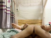 小哥周末宿舍與粉嫩清純女友瘋狂嗨皮 掰開騷穴抗腿暴力抽插幹得高潮不斷 國語1080P高清