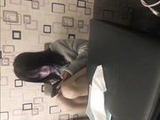 美女汽車銷售員為了完成業績下班和客戶吃飯喝醉被帶入酒店慢慢扒掉短褲任由玩弄 顏值不錯逼逼被操多得黑了～1080P高清