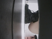 國內廁拍大神潛入某商場隔板公共女廁偷拍各式美女尿尿 居然有個猥瑣男進來抱著醉酒女 女的不大願意跟他走 1080P高清原版