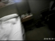 獨家推薦 時尚氣質美女酒吧喝醉被猥瑣男帶入酒店任由玩弄 輪流雙洞齊插邊肏邊自拍 陰毛旺盛水超多 原版高清