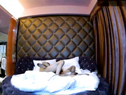 星級酒店拍攝到的學院派高顏值性感長腿短裙美女小三和中年男老板開房愛愛 特意穿著情趣黑絲裝挑戰高難度姿勢足足幹了兩炮 720P高清