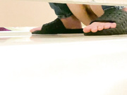 最新流出國內廁拍大神潛入某購物中心隔板女廁偷拍幾個美女如廁噓噓 雪白大屁股看得欲火焚身 1080P高清無水印