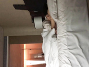 猥瑣哥老同學聚會吃飯灌醉氣質短發小寡婦酒店開房啪啪打炮 熟睡中舔醒後一塊爽 叫床聲銷魂 國語1080P高清