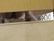 最新流出-某商場高檔餐廳公共女廁偷拍吃夜宵的各式美女少婦如廁噓噓 有個顏值清純妹子逼毛真性感 原版高清