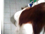 某娛樂場所公共衛生間拍攝到的各種類型年輕美女氣質少婦如廁 各種形態擦逼動作誘人～720P高清