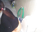 某娛樂場所公共衛生間拍攝到的各種類型年輕美女氣質少婦如廁 各種形態擦逼動作誘人～720P高清