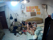 最新流出居家攝像頭破解拍攝到的小夫妻出租屋過性生活 剛開始玩手機沒心情操被摸的淫水直流 受不了了求著老公插入～720P高清