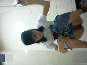 最新流出作品-某商場公共衛生間拍攝到的黑絲眼鏡OL制服美女尿尿 無死角窺視美穴嫩穴絕對誘惑 原版高清