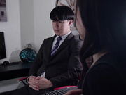 [JUR-343] 職場の生理休暇から’危険日’を把握され…。デカチン同僚に喰われ続ける、 ≪妊娠確実≫オフィス不倫SEXー。 岬ひかり 【破解】 - 1of5