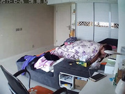 居家攝像頭破解拍攝到的胖男早上睡醒和漂亮媳婦來一炮 完事後還衛生紙包住雞巴就準備去上班 露臉高清