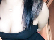 钢管舞宝贝小飘飘激情大秀脱衣艳舞诱惑狼友，骚逼水多多自己抠道具插特写展示，浪叫呻吟不止高潮冒白浆好骚