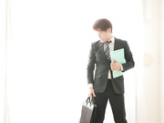 [AKDL-333] ズリネタ確定の神尻が俺の目の前でフリフリ！！抑えきれなくなって手を出してしまった - 1of5