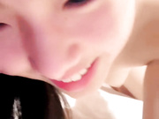 逼逼粉嫩的妹子跟小哥酒店开房激情啪啪，全程露脸口交大鸡巴，让小哥压在身下无套插入，逼逼好紧射在肚子上