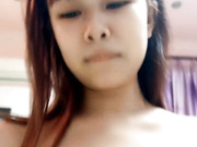 乖乖的小宝贝露脸让小哥抠逼揉奶玩弄调教，口交大鸡巴吸蛋蛋无套爆草，激情上位后入干小屁股，浪叫呻吟不断