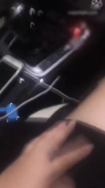 对白非常搞笑21岁饥渴丰满主播勾引31岁快的司机车震主播不想给车费，司机却想多收200元小费