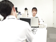 [HALT-068] 休日出勤中、脚長爆美女上司の履きっぱなしムレムレ黒パンストに包まれたパーフェクト美脚と - 1of5