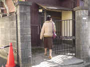 [HOKS-203] 借金妻 絶頂に濡れる日々 町内会長に300万 お義父さまからのご支援 澄河美花 - 1of5