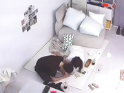 黑客破解家庭摄像头偷拍❤️少妇中午约男同事回家调试家里的电器弄好被连续干了两次后匆匆离开中途还吃了点饼干