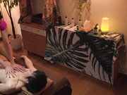 UMD-989 潜入！！噂のリンパマッサージ店 22「裏オプション、いかがなさいますか？」 七原さゆ 沙月ふみの 五芭 - 3of5