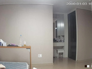 黑客破解家庭网络摄像头偷拍❤️年轻帅小伙下班约少妇姐姐上家里喝啤酒几杯下肚激情啪啪