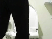 【精品厕拍】，快餐店公共女坐厕真实偷拍，一位接一位职业女性大小便，有美女哦