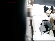 好清纯的一对小情侣 男孩给女生舔的时候 女生还自己拿手机录视频 真是年轻不懂社会险恶