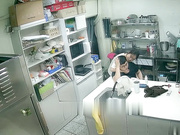黑客破解摄像头偷拍❤️蛋糕店离异老板娘经常下班时间在后厨和男店员谈心勾引他们啪啪