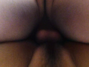 奇葩漂亮性感的炮友玩着手机撅着屁股让我怼了一炮露脸
