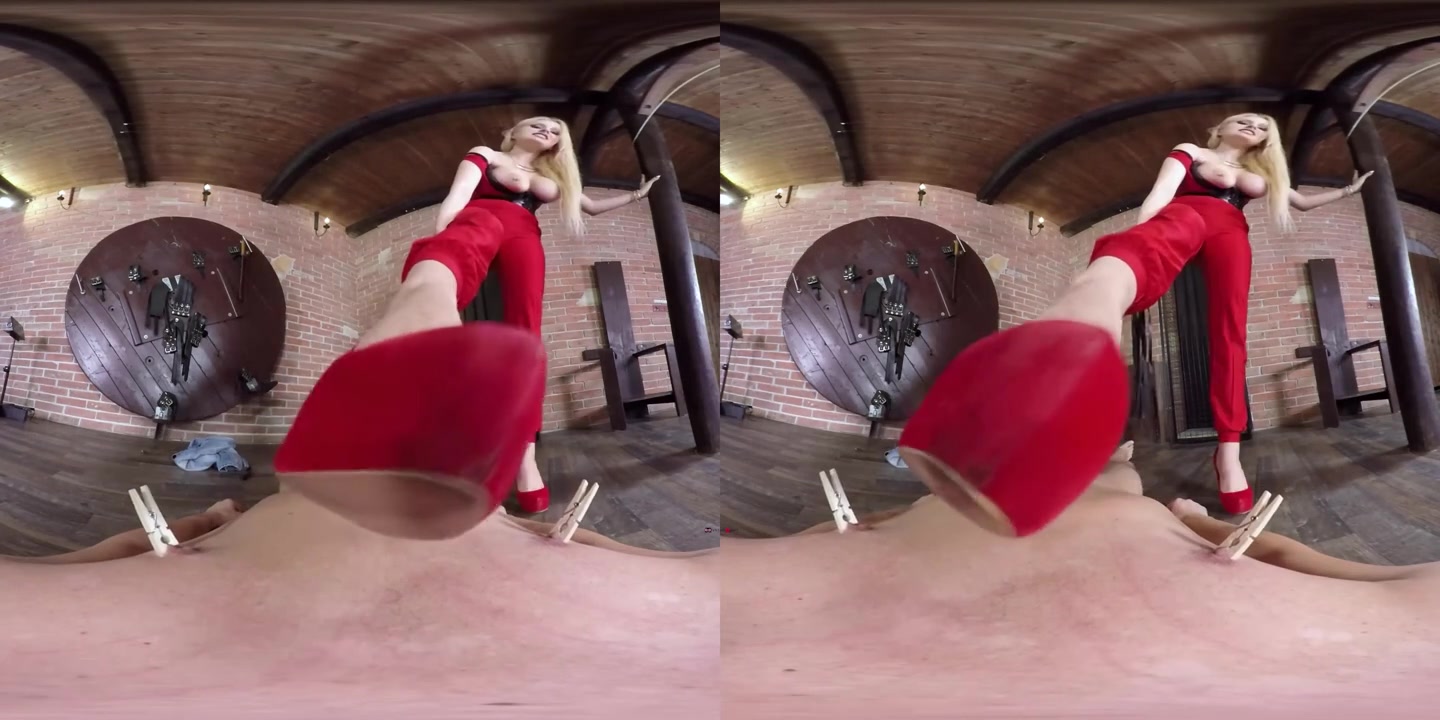 Busty blonde looks like an angel in VR