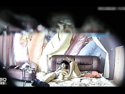 主题酒店偷拍-气质漂亮的美女好像是被男友骗到酒店后要啪啪,美女不同意,左哄右骗还是被爆操内射