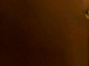 高个子的性感美女模特在家里张开她的大腿享受着男友带来的快感