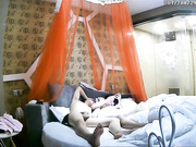 喷血推荐-红帐房偷拍在婚庆公司工作的情侣布置完婚房后感觉环境太浪漫自拍后竟然在婚床上操起逼来,还连干2次!