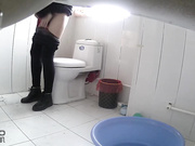 屌丝房东真聪明为了偷拍女房客嘘嘘居然把360摄像头放洗手盆下面角度刚刚好