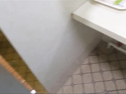 移动公司漂亮小白领下班后正和情人在洗手间开操时接到领导2次电话,后边用力猛操担心听出来说：在路上有点事一会回去！