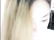 高颜值气质美女和炮友一块沐浴吹硬大鸡巴操逼鸡巴太粗了插入有点困难