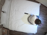 钟点炮房偷拍眼镜女同事约炮帅哥开房带了不少套套来赴约啊