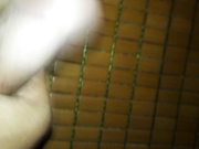 大学生在宿舍无聊打飞机