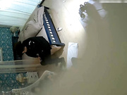 酒店偷拍气质漂亮的女白领被男的在吊篮上操嘴太猛干生气了,后来不知说了什么主动脱掉衣服让干,真能淫叫!