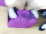 小姐赚钱真不容易两个小伙带小姐到KTV包房草逼给逼逼灌啤酒还让人脱光了站在桌子上唱歌