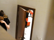 偷拍国内大型活动现场后台厕拍 妹子们都很兴奋啊